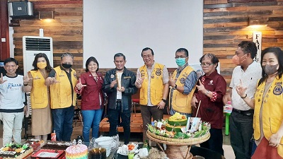 Beri Ucapan Selamat HUT ke-48, Pengurus PAS dan Lions Club Kunjungi Kediaman Dirut Harian Fajar